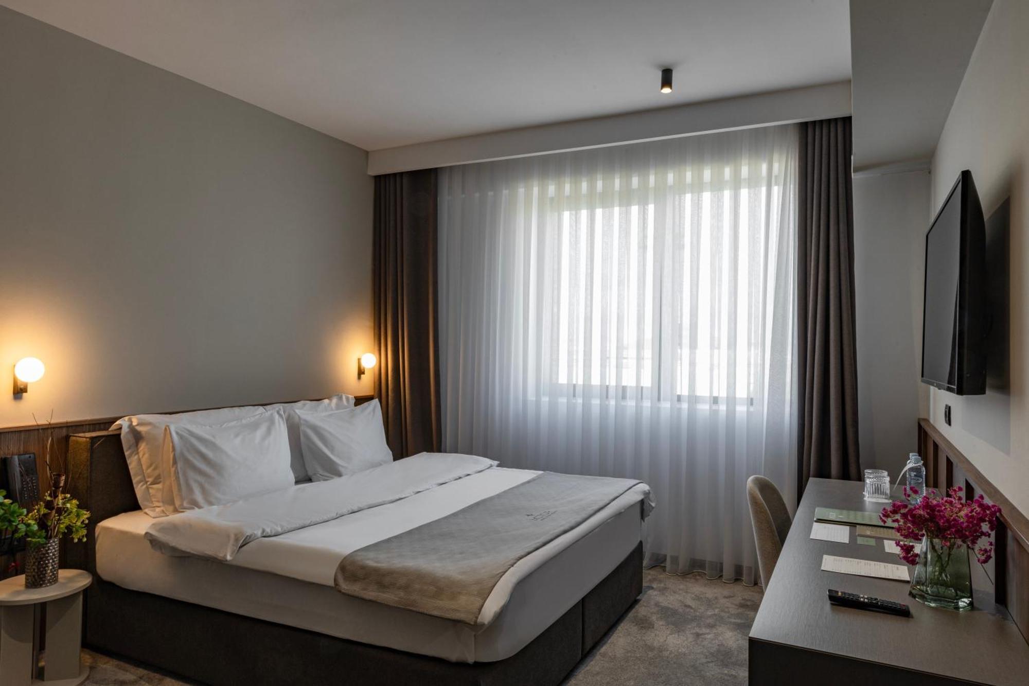 Actor Hotel Suto Orizari Экстерьер фото